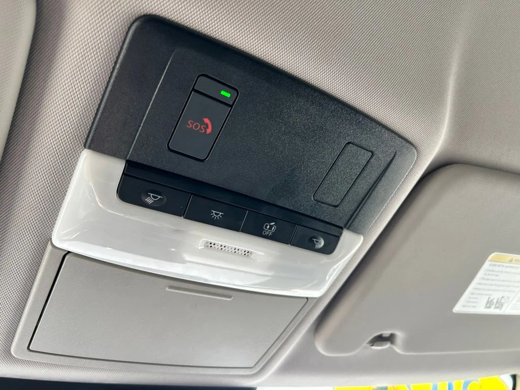 Used 2024 Silver Mitsubishi SE image 40