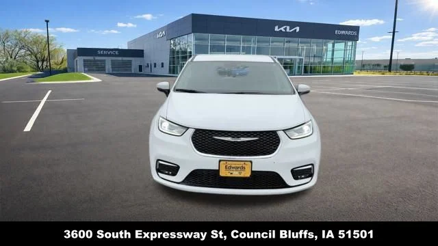 Used 2023 White Chrysler Touring L image 2