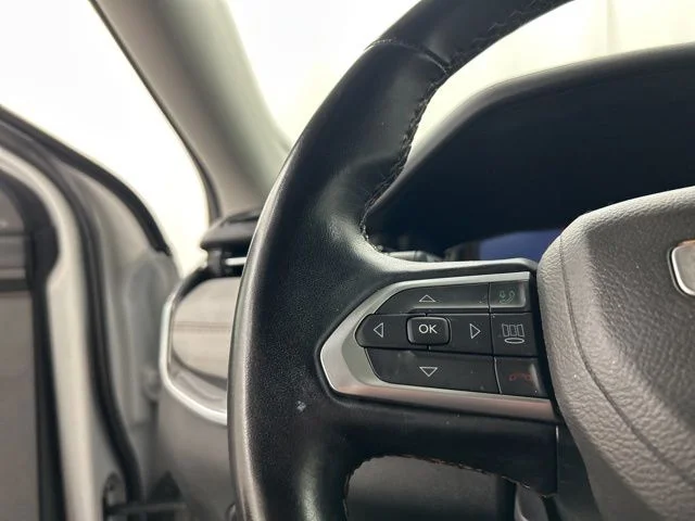 Used 2022 White Jeep Limited image 3