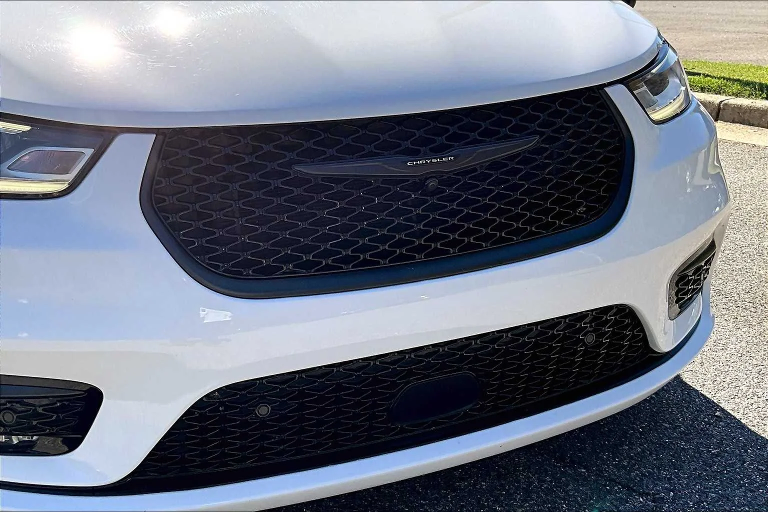 Used 2024 Bright White Clearcoat Chrysler Hybrid S Appearance Pkg image 29
