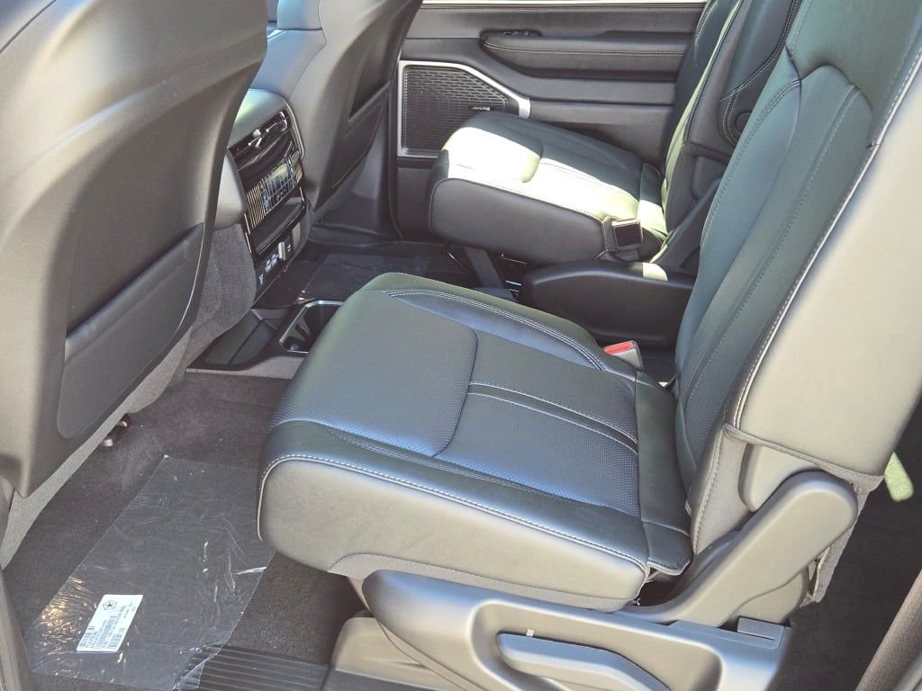 New 2026 High Gloss Black Exterior Paint Jeep Limited Altitude image 19