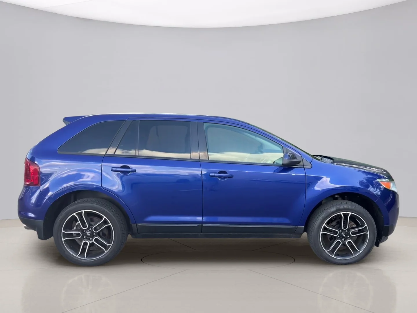 Used 2013 Blue Ford SEL FWD image 6