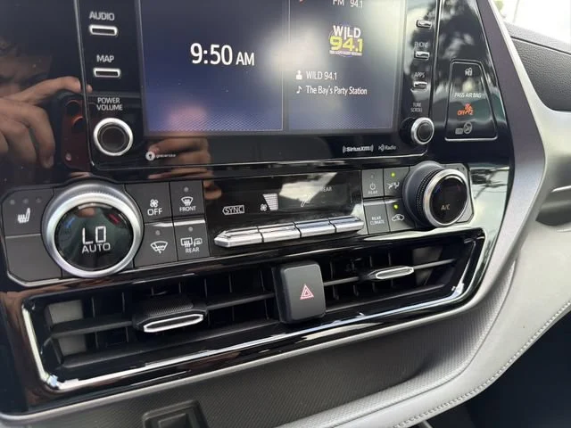 Used 2021 Silver Toyota XLE image 25