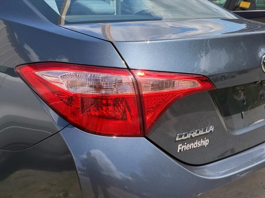Used 2018 Gray Toyota LE image 17