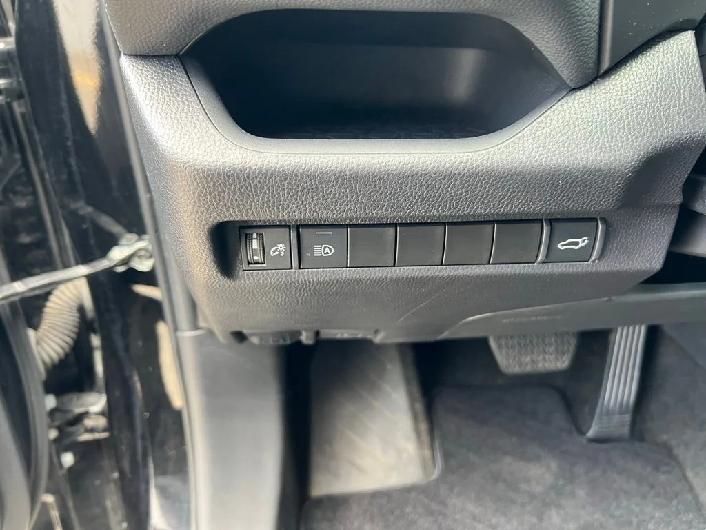 Used 2025 Midnight Black Metallic Toyota XLE image 11