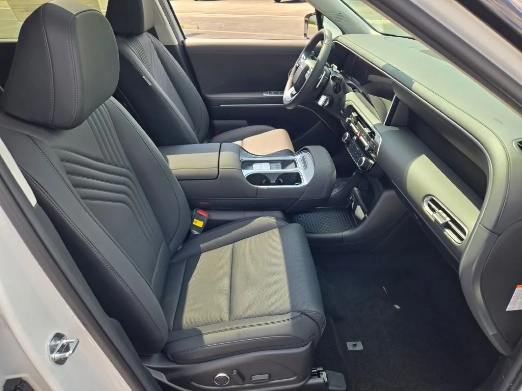 New 2026 White Pearl Hyundai SEL Premium image 6