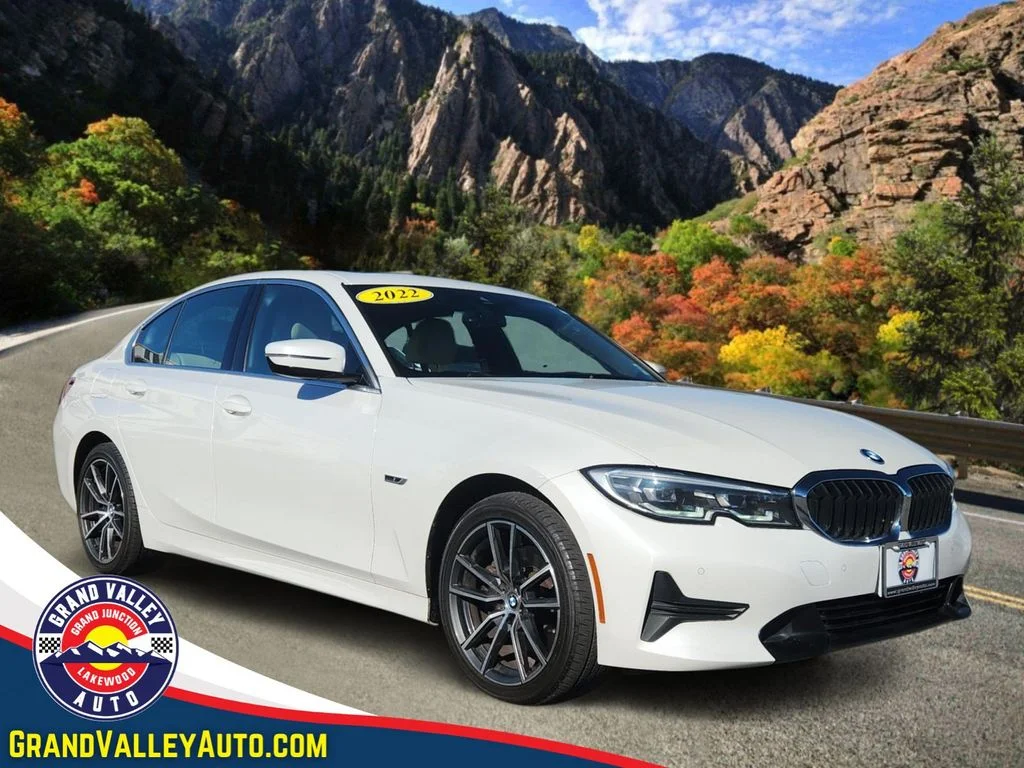 Used 2022 White BMW 330e xDrive image 1