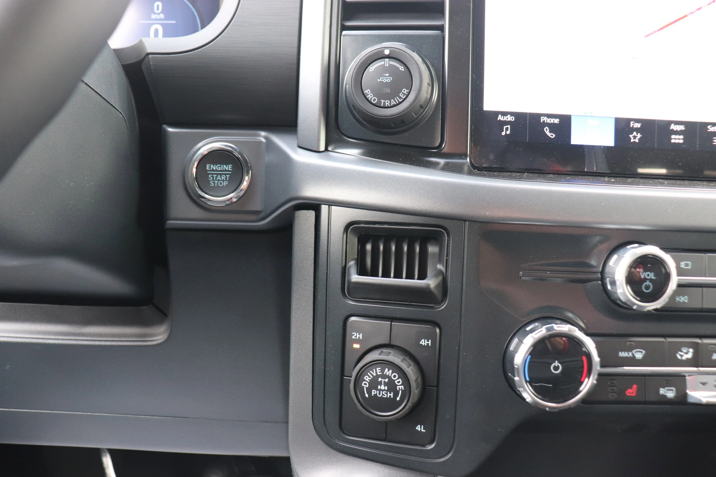 New 2026 OXFORD WHITE Ford XLT image 15