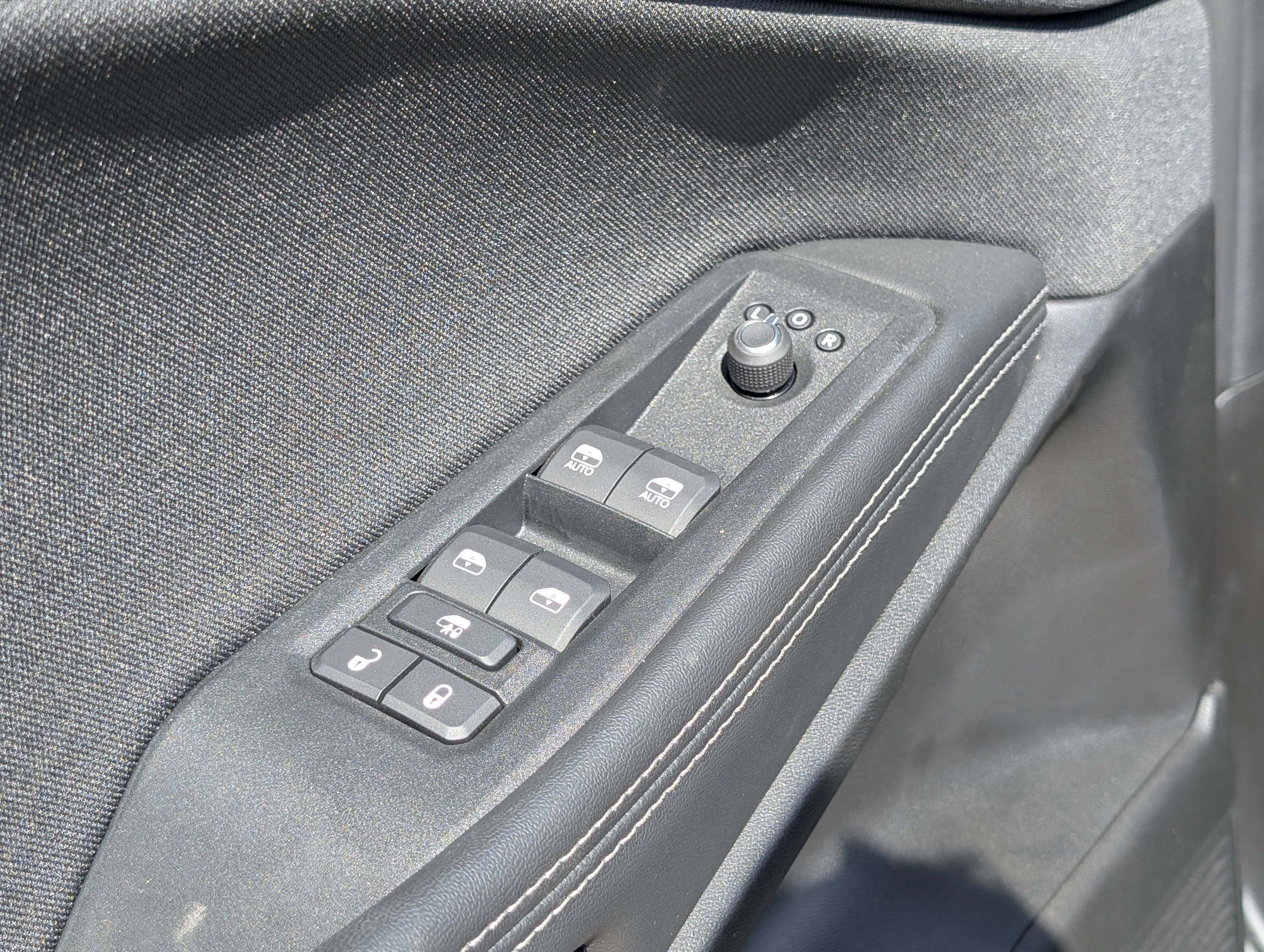 New 2026 Diamond Black Crystal Pearl Jeep Laredo image 18