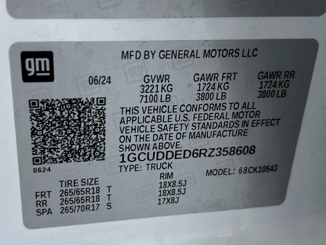Used 2024 White Chevrolet LT image 25