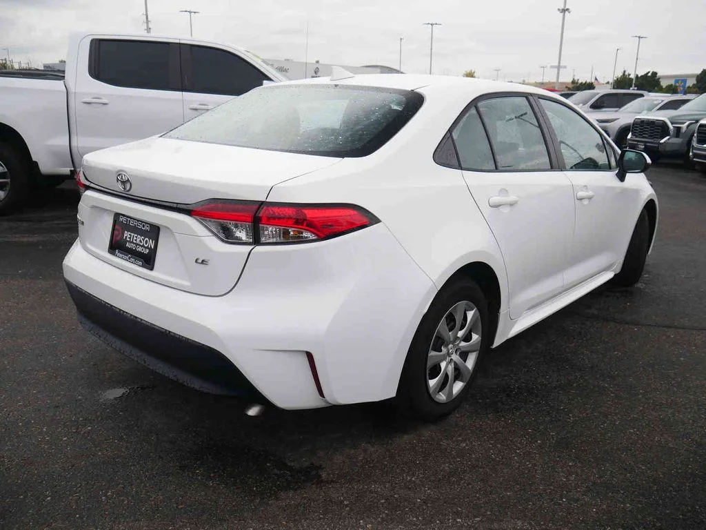 Used 2025 White Toyota LE image 16