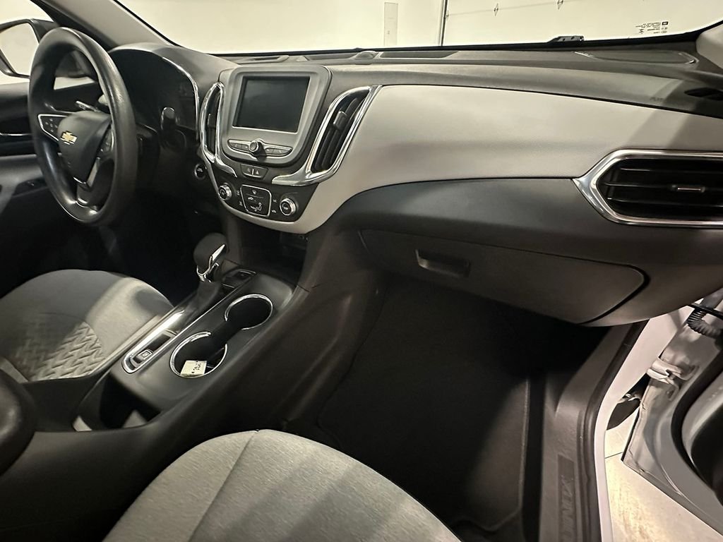 Used 2024 White Chevrolet LS image 27