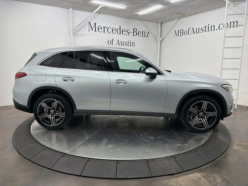 New 2027 Silver Mercedes-Benz GLC 300 image 8