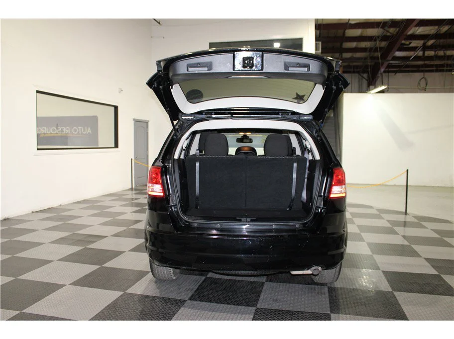 Used 2019 Pitch Black Clearcoat Dodge SE Value Pkg image 19
