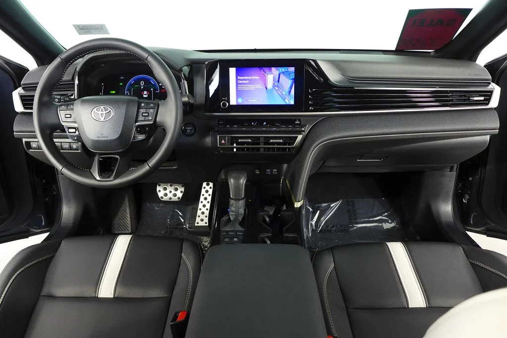 Used 2025  Toyota SE image 24