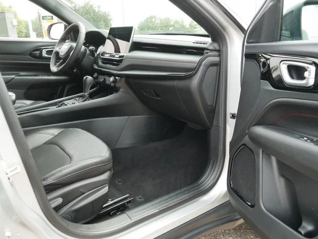 Used 2024 Silver Jeep Trailhawk image 19