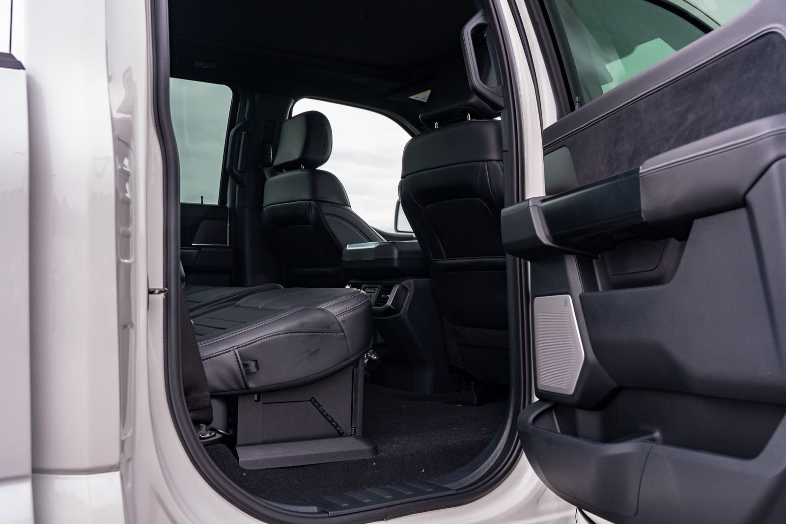 New 2026 Star White Metallic Tri-Coat Ford Platinum® image 10