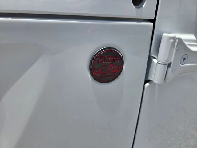 New 2026 Bright White Clear-Coat Exterior Paint Jeep Rubicon image 4
