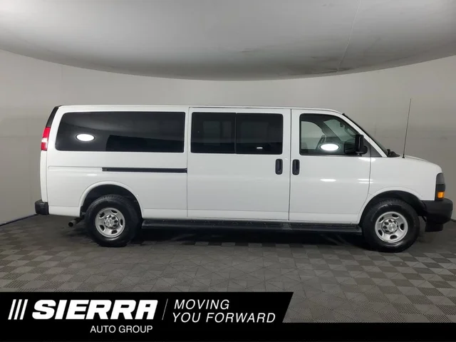 2023 Chevrolet Express Passenger 3500 1LS