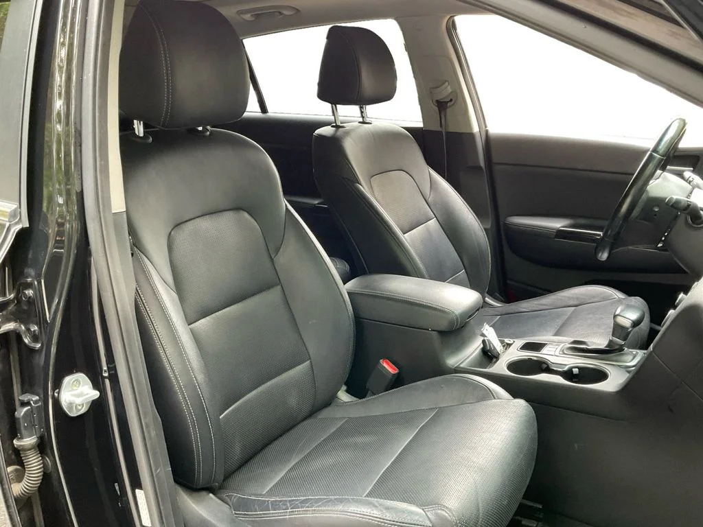 Used 2018 Red Kia EX image 28