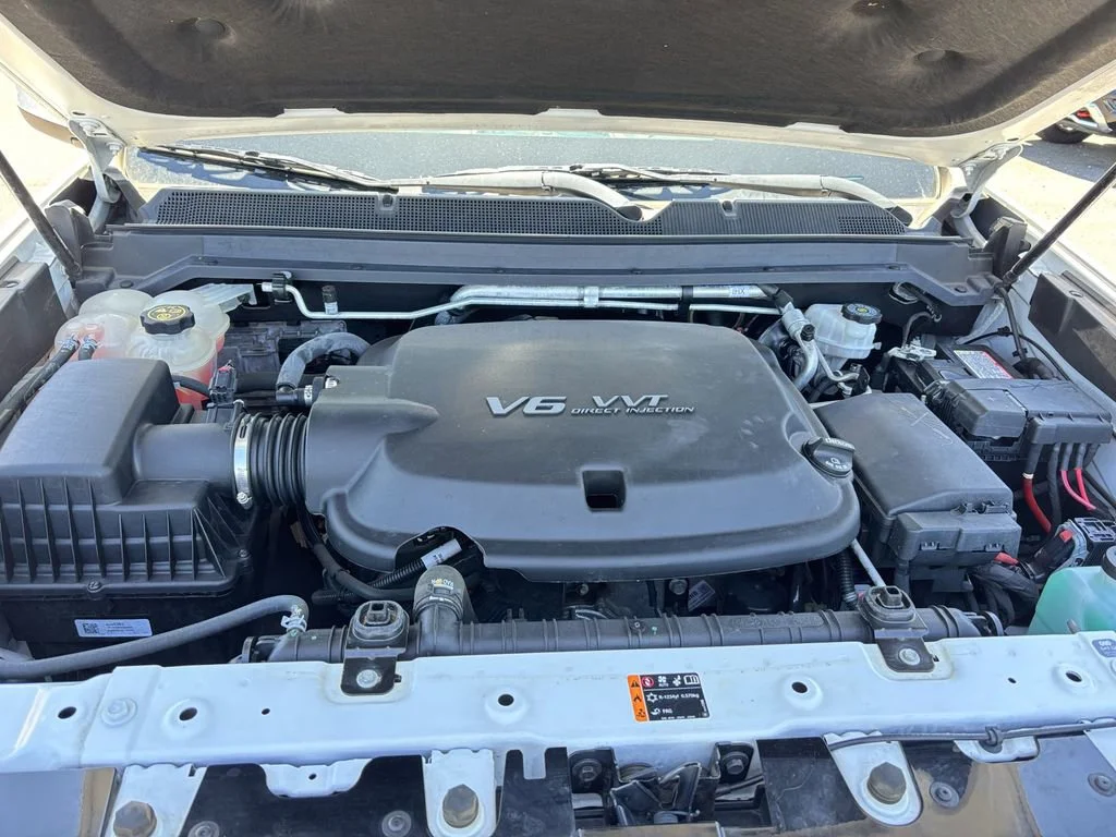 Used 2020 SUMMIT WHITE Chevrolet 4WD LT image 22