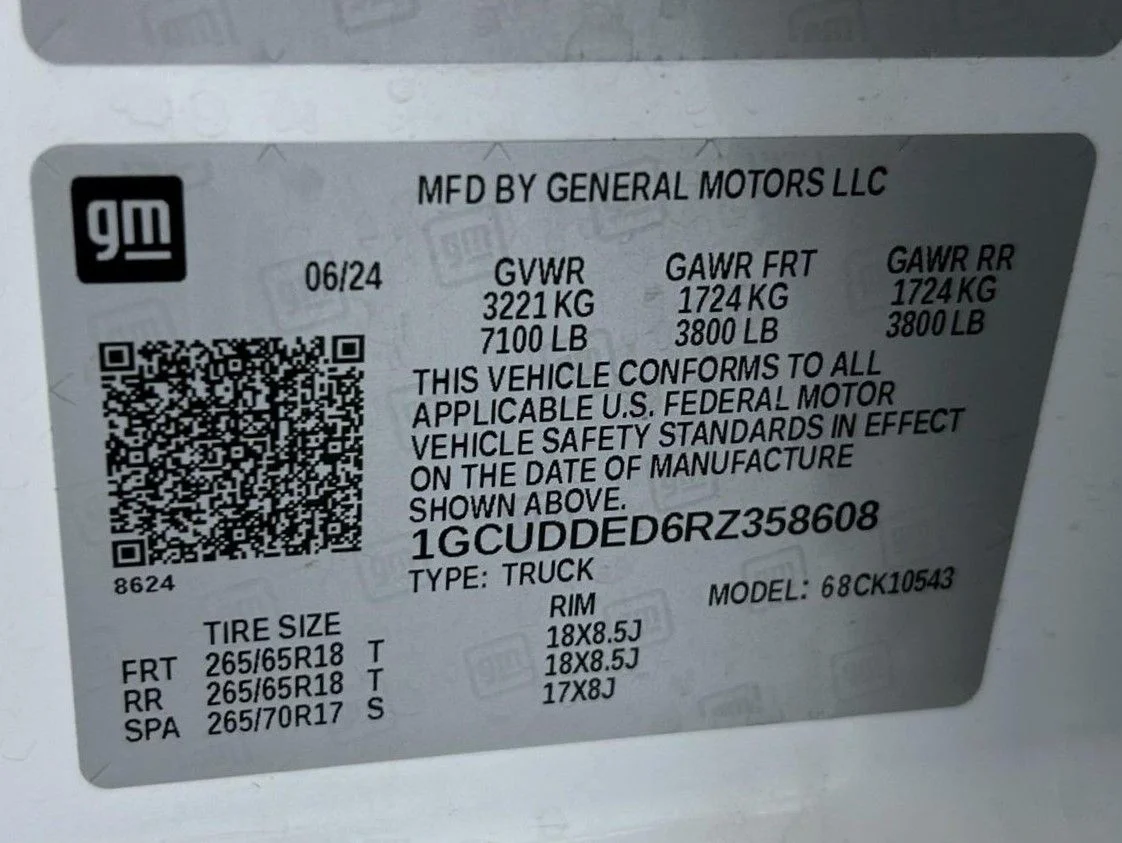Used 2024 White Chevrolet LT image 25