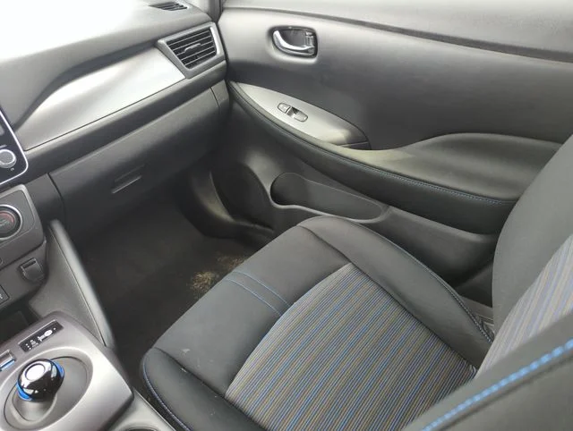 Used 2023 White Nissan S image 26