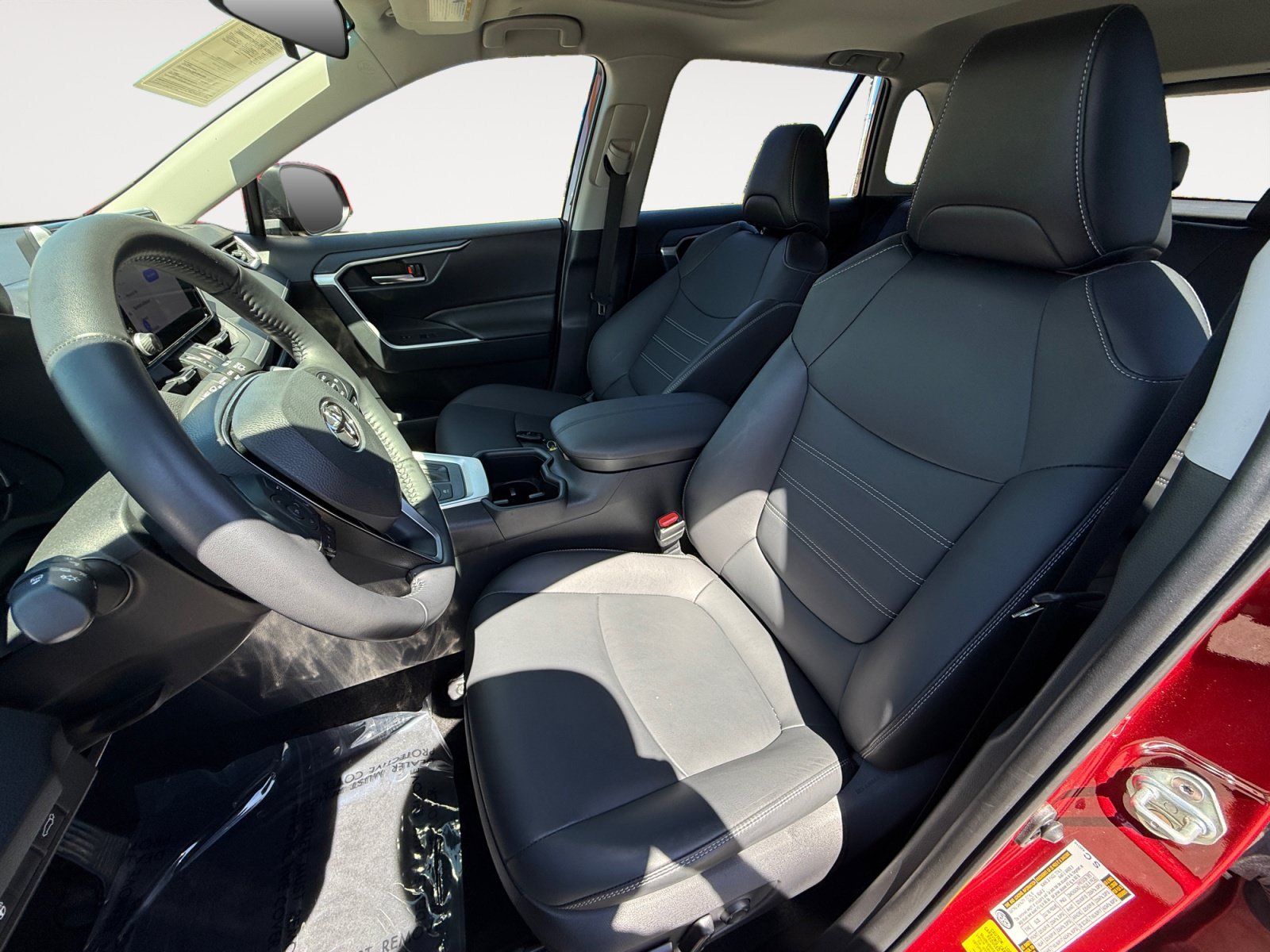 Used 2025 Pearl Toyota XLE Premium image 10