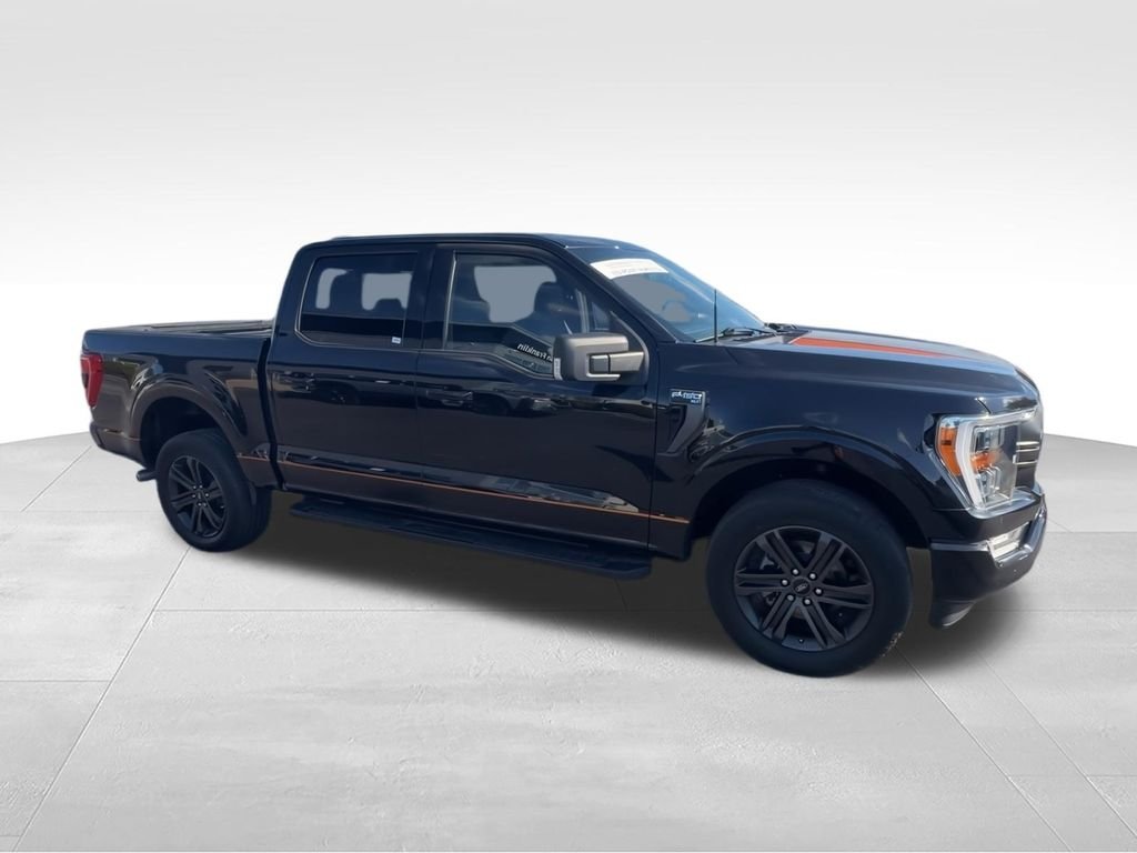 Used 2022 Black Ford XLT image 2