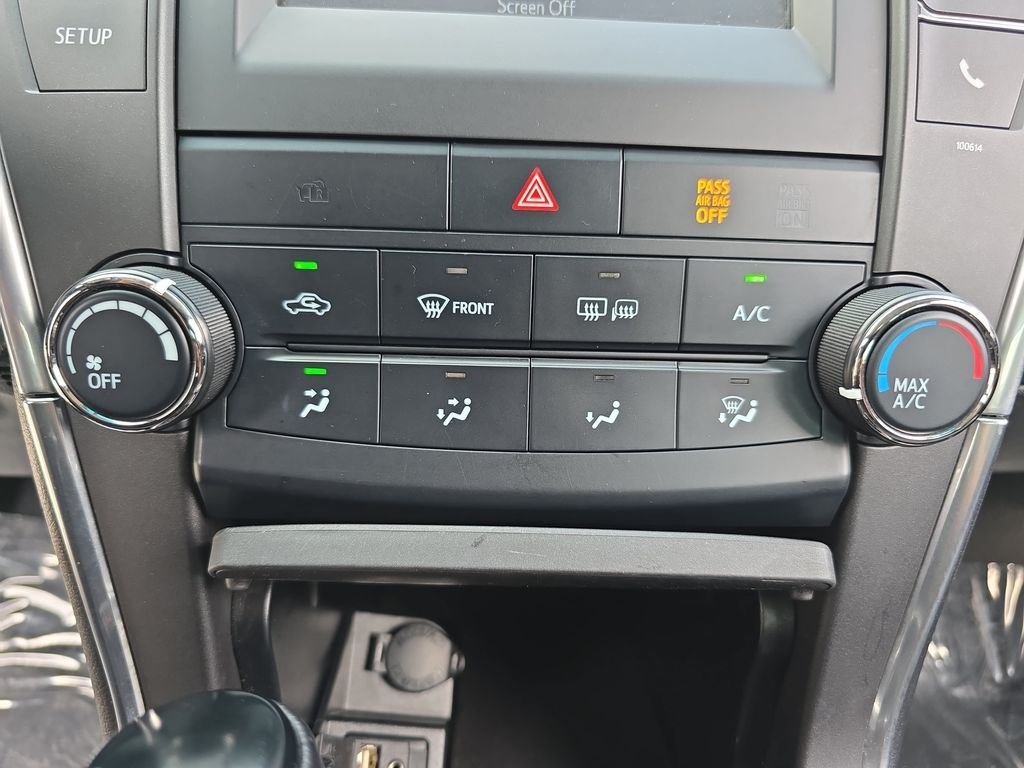 Used 2017  Toyota SE image 25