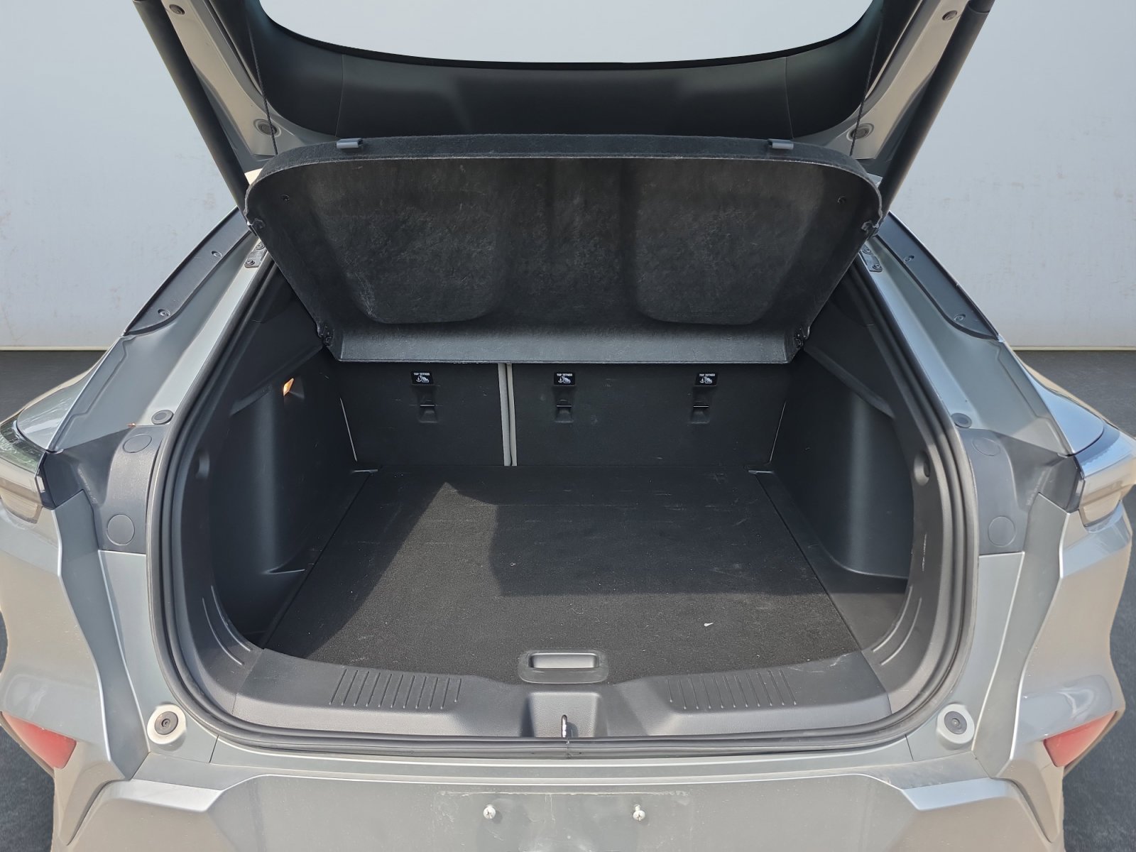 Used 2024 Moonstone Gray Metallic Buick Avenir image 14