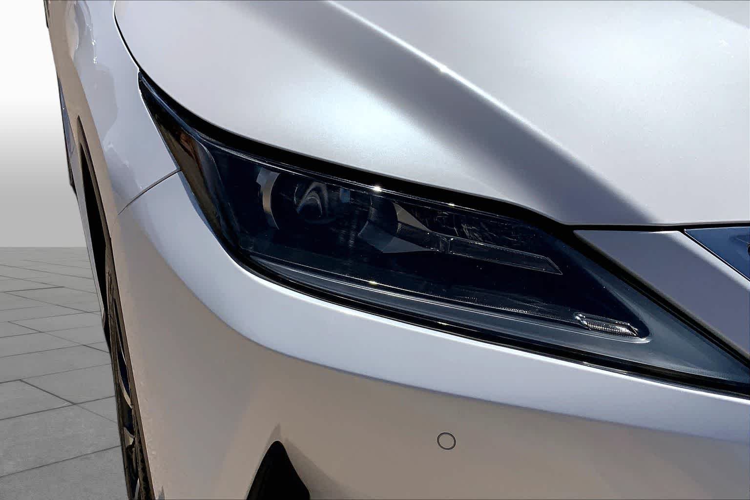 Used 2020 Eminent White Pearl Lexus  image 28