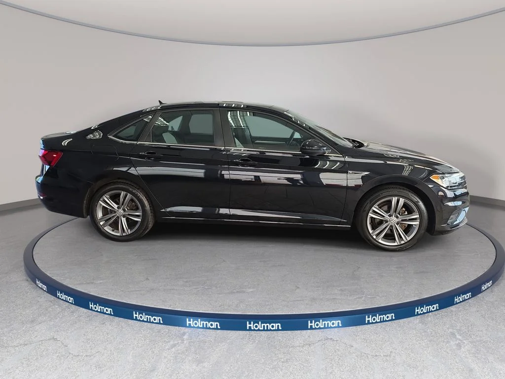 Certified Used 2021 Deep Black Pearl Effect Volkswagen R-Line image 4