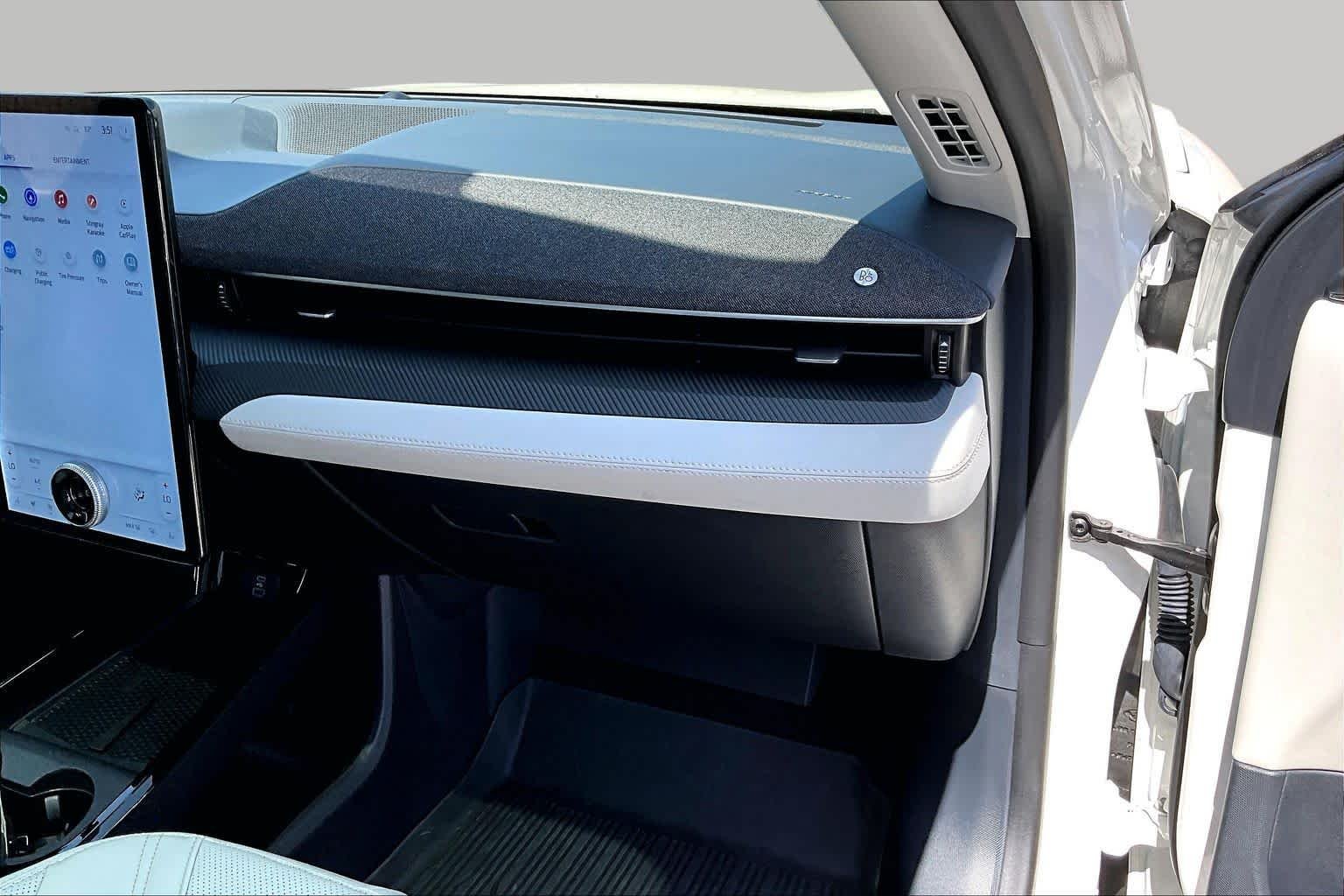 Used 2024 Star White Metallic Tri-Coat Ford Premium image 18