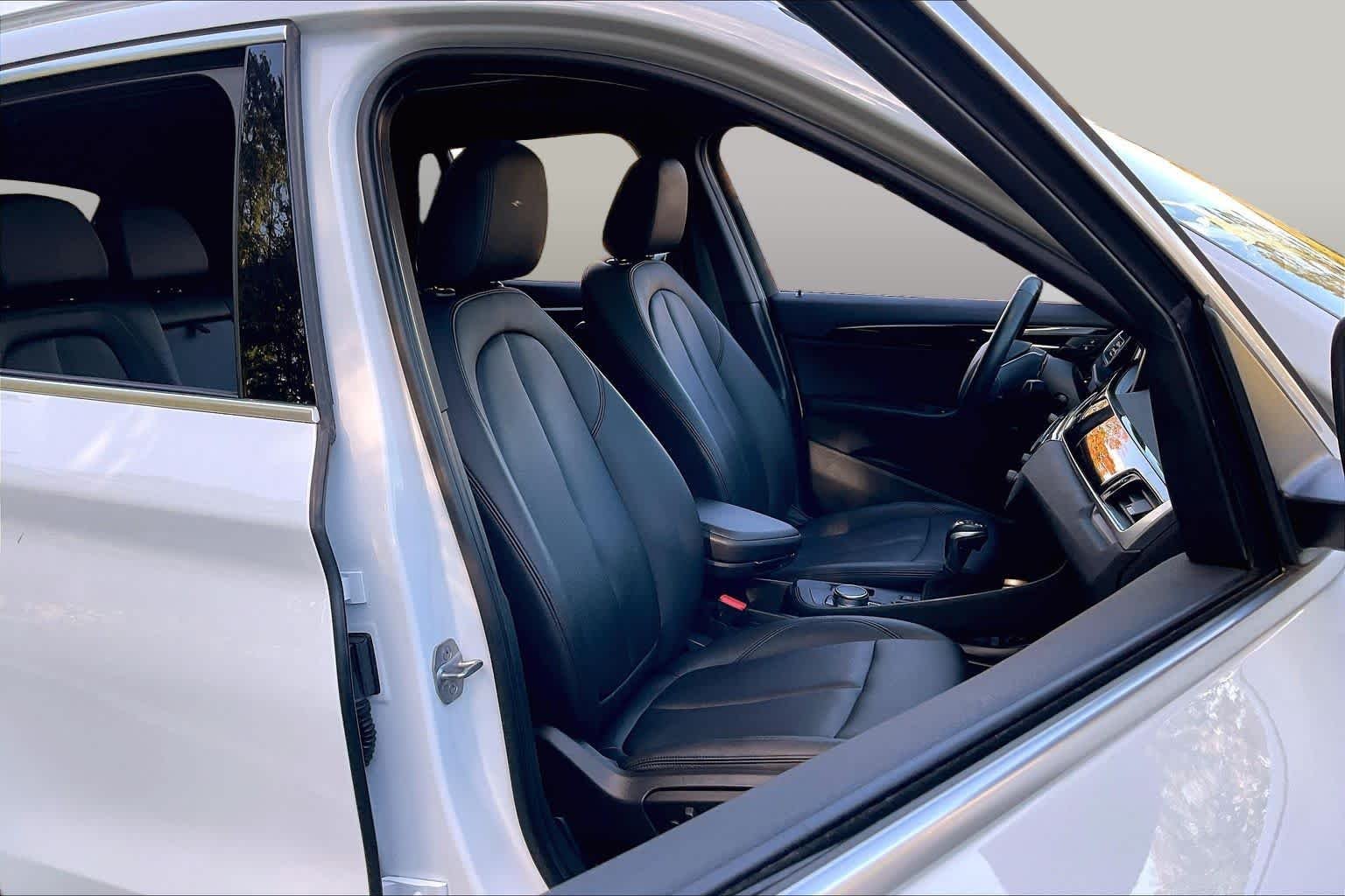 Used 2018 Alpine White BMW xDrive28i image 8