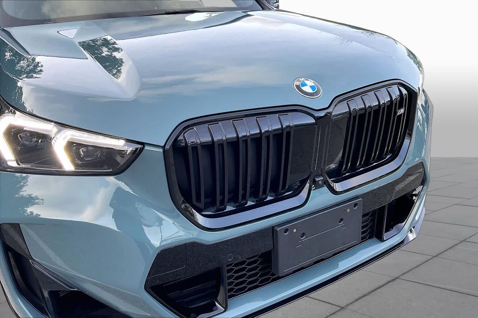 Used 2026 Cape York Green Metallic BMW M35i image 31