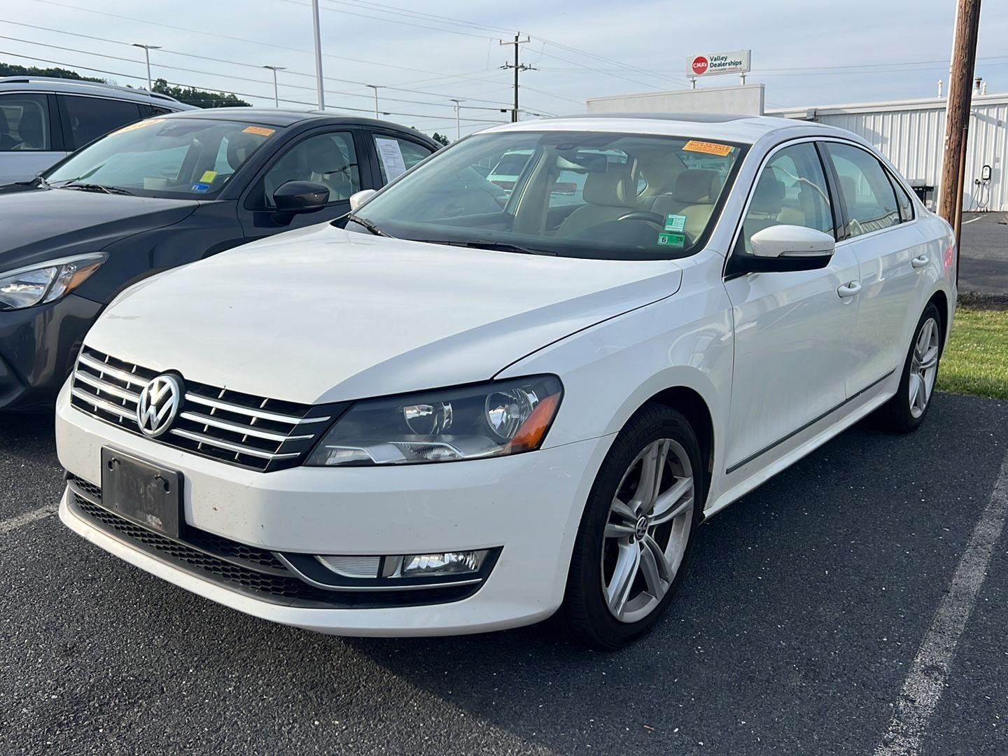 Used 2013 Candy White Volkswagen TDI SE w/Sunroof & Nav image 1