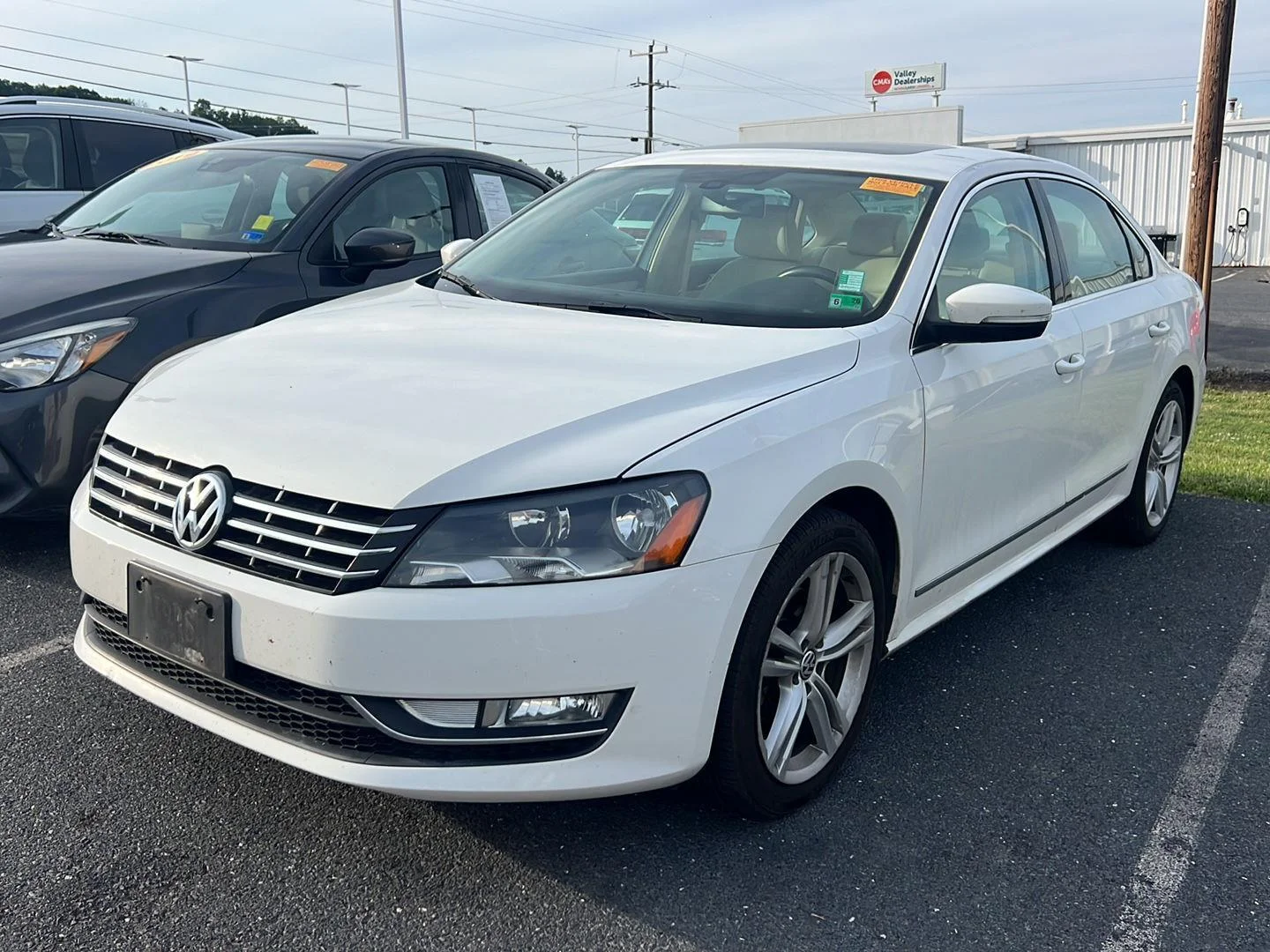 Used 2013 Candy White Volkswagen TDI SE w/Sunroof & Nav image 1