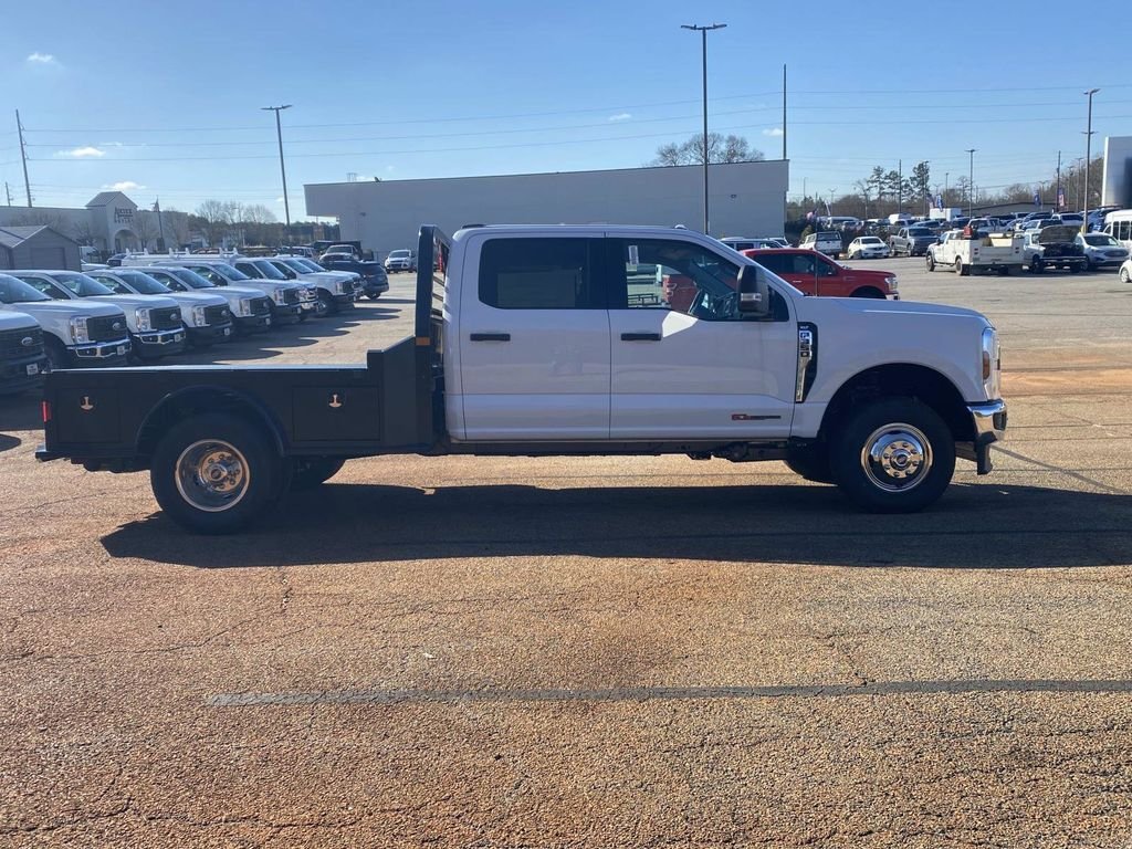 New 2026 Oxford White Ford F-350® XLT image 2