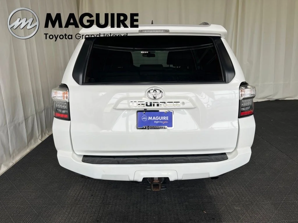 Used 2018 White Toyota SR5 Premium image 31