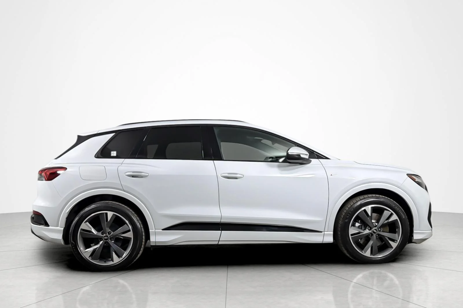2025 Audi Q4 e-tron Premium - Photo 6