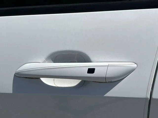 Used 2023 White Hyundai Blue image 37