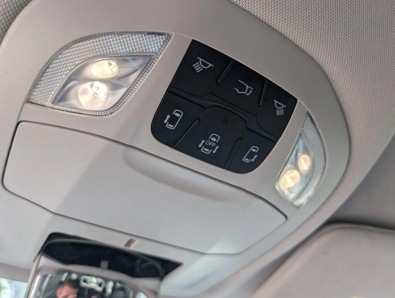 Used 2024 Red Hot Pearlcoat Chrysler Touring L image 22