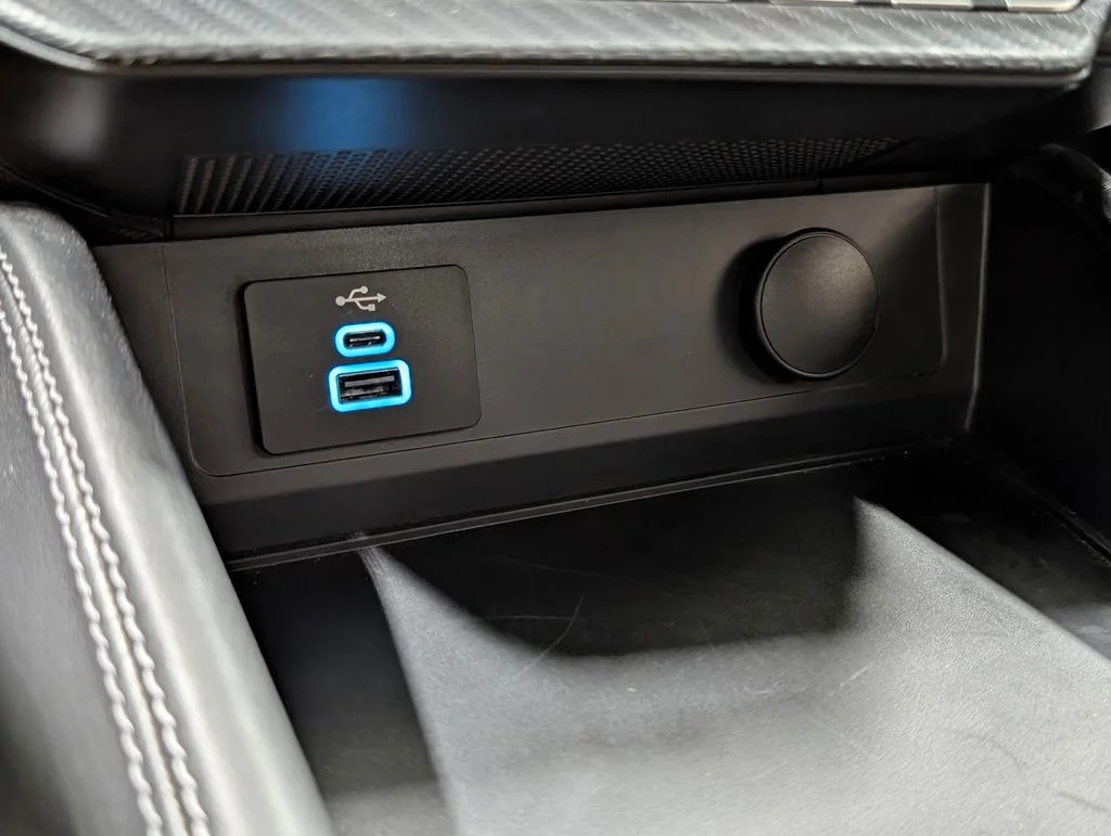 Certified Used 2025 Molten Ford GT Premium image 10