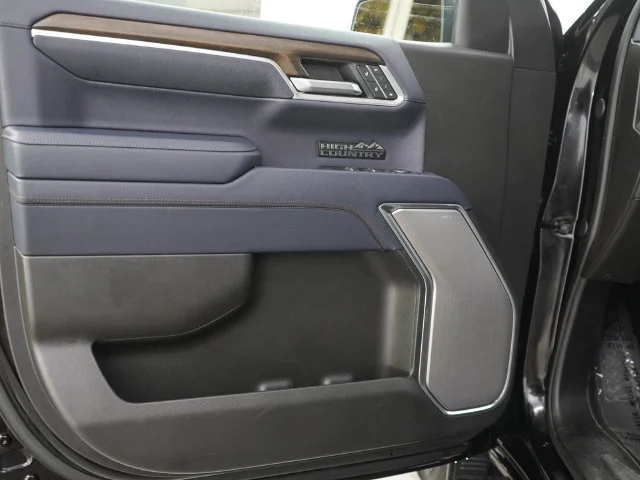 Used 2025 Black Chevrolet High Country image 16