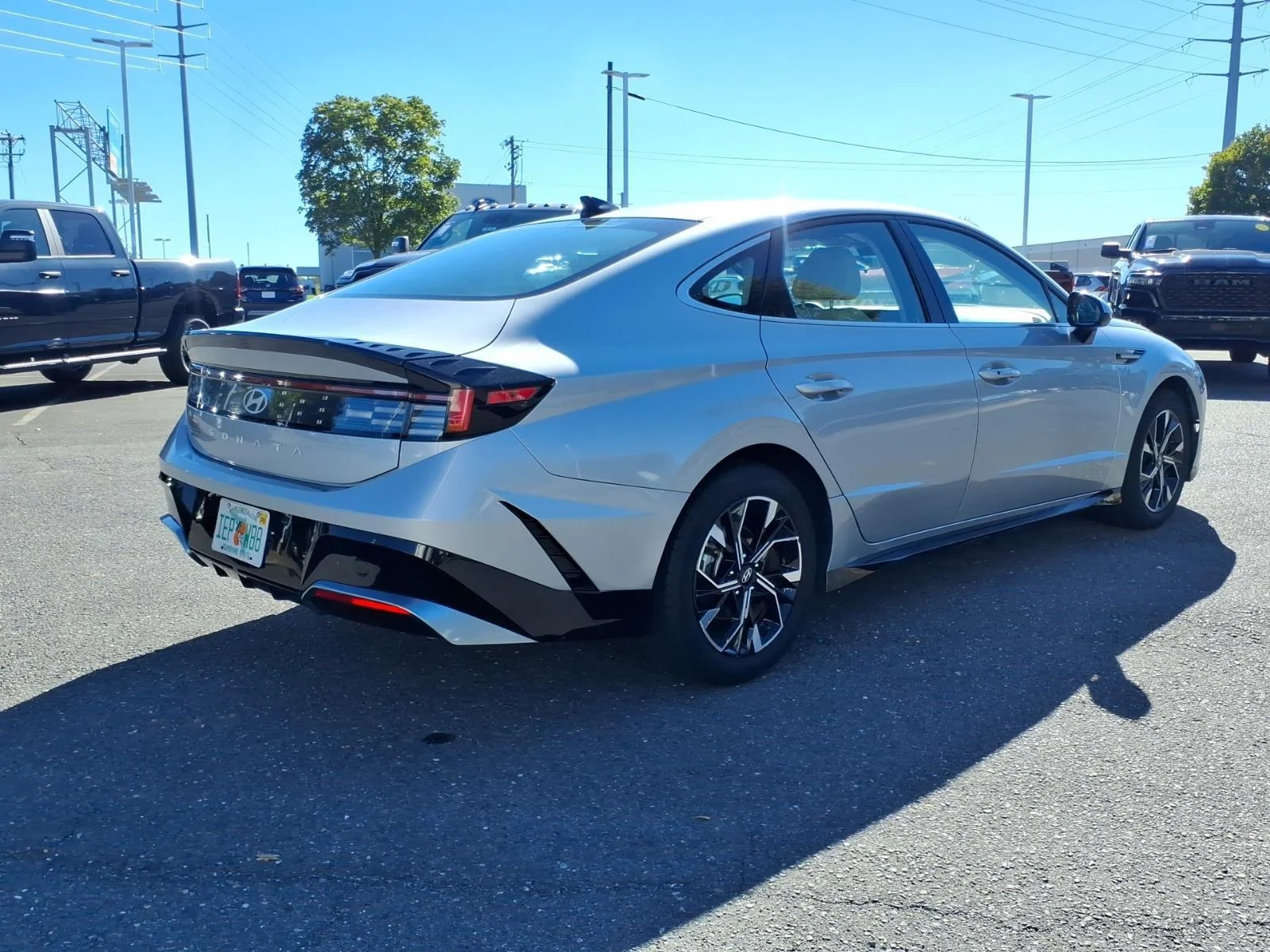 Used 2025 Aero Silver Hyundai SEL image 2