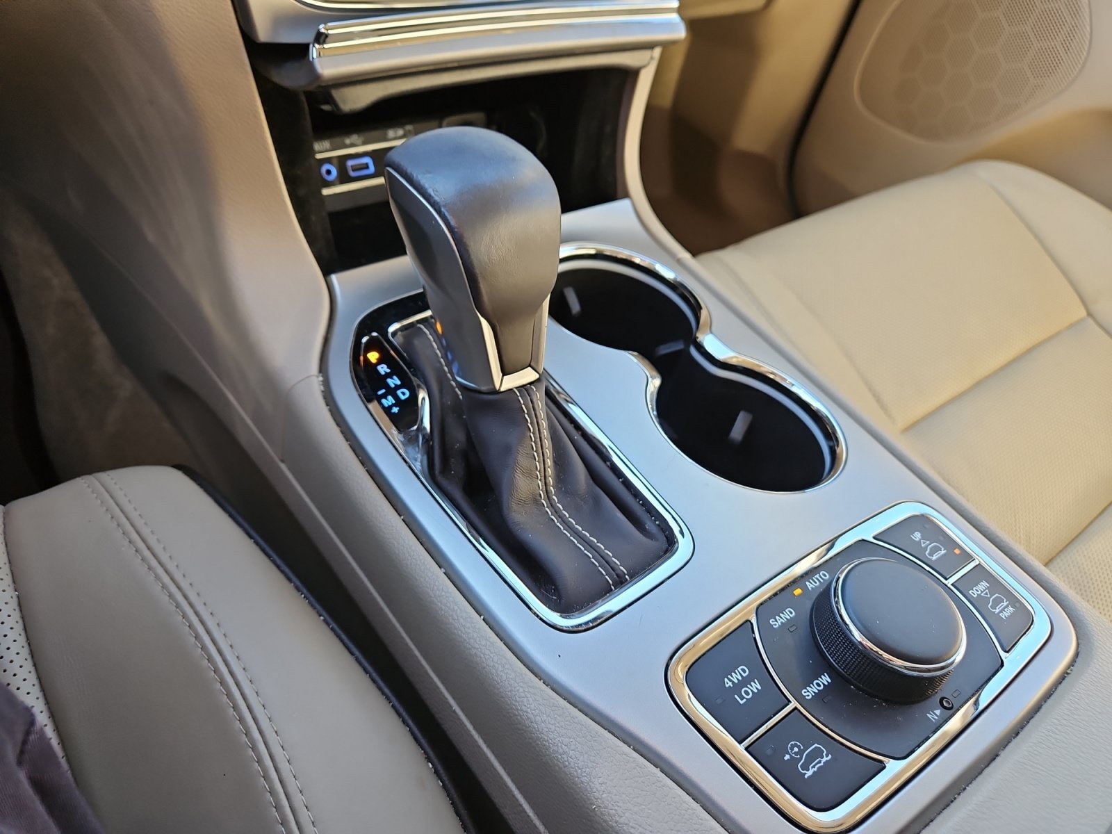 Used 2017 Black Jeep Overland image 27