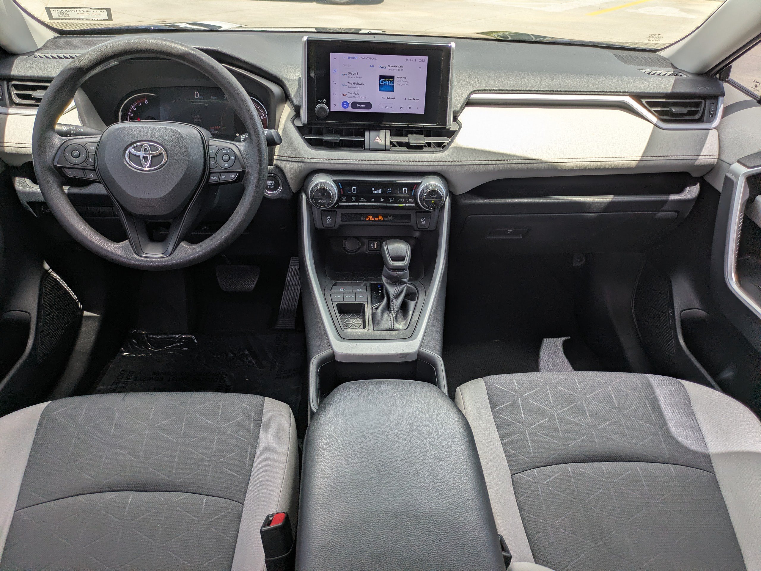 2023 Toyota RAV4 XLE - Photo 14