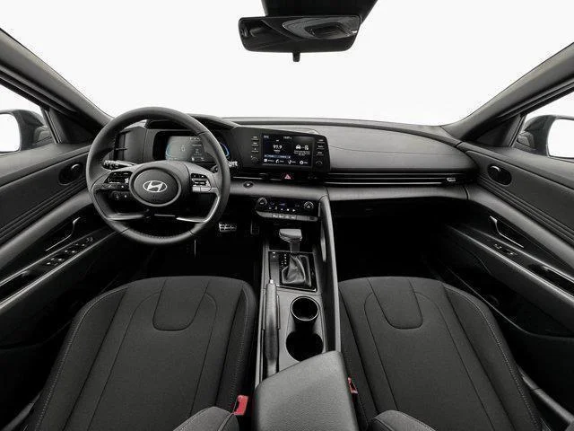2025 Hyundai Elantra SEL - Photo 13