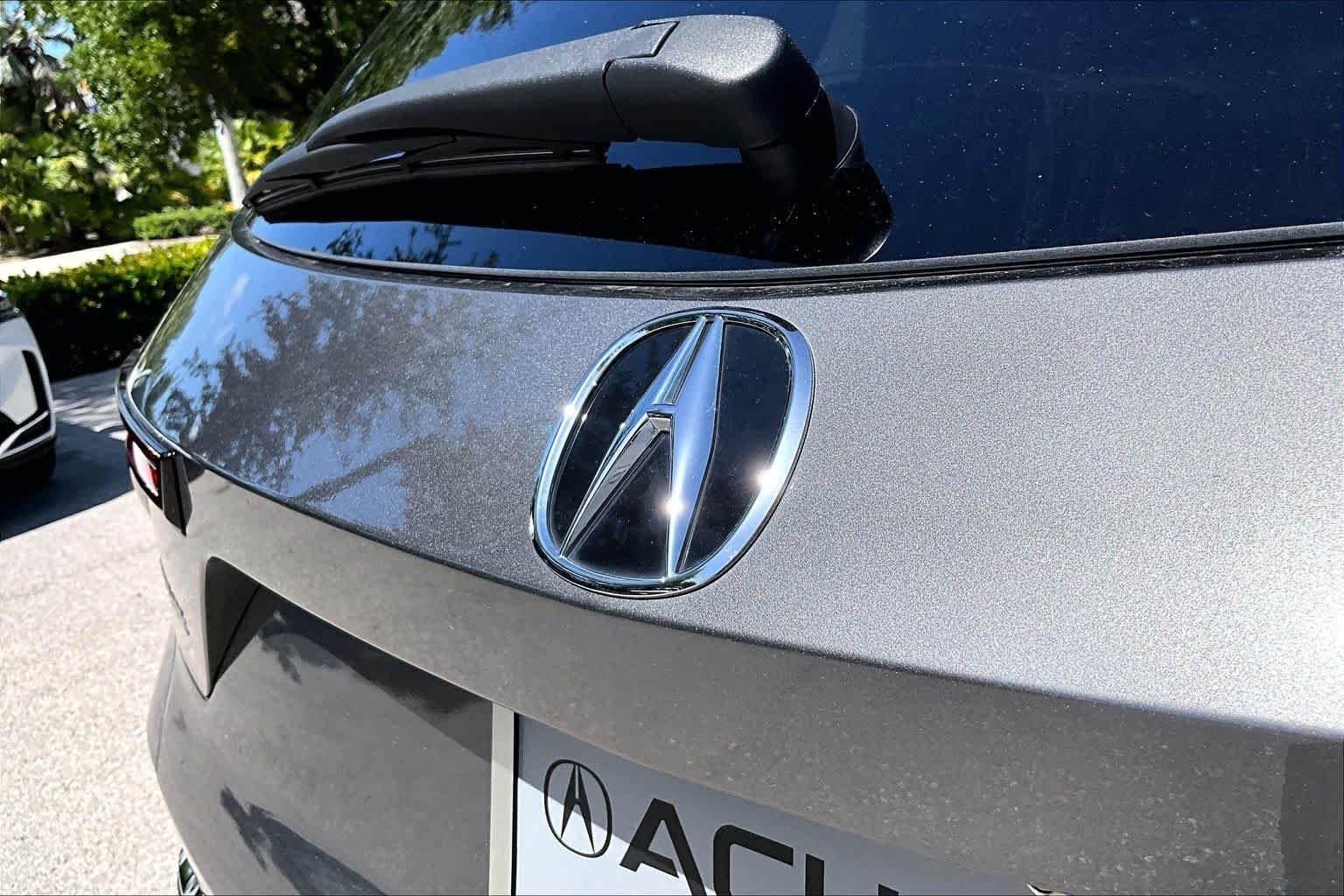 Used 2024 Liquid Carbon Metallic Acura w/Technology Package image 31
